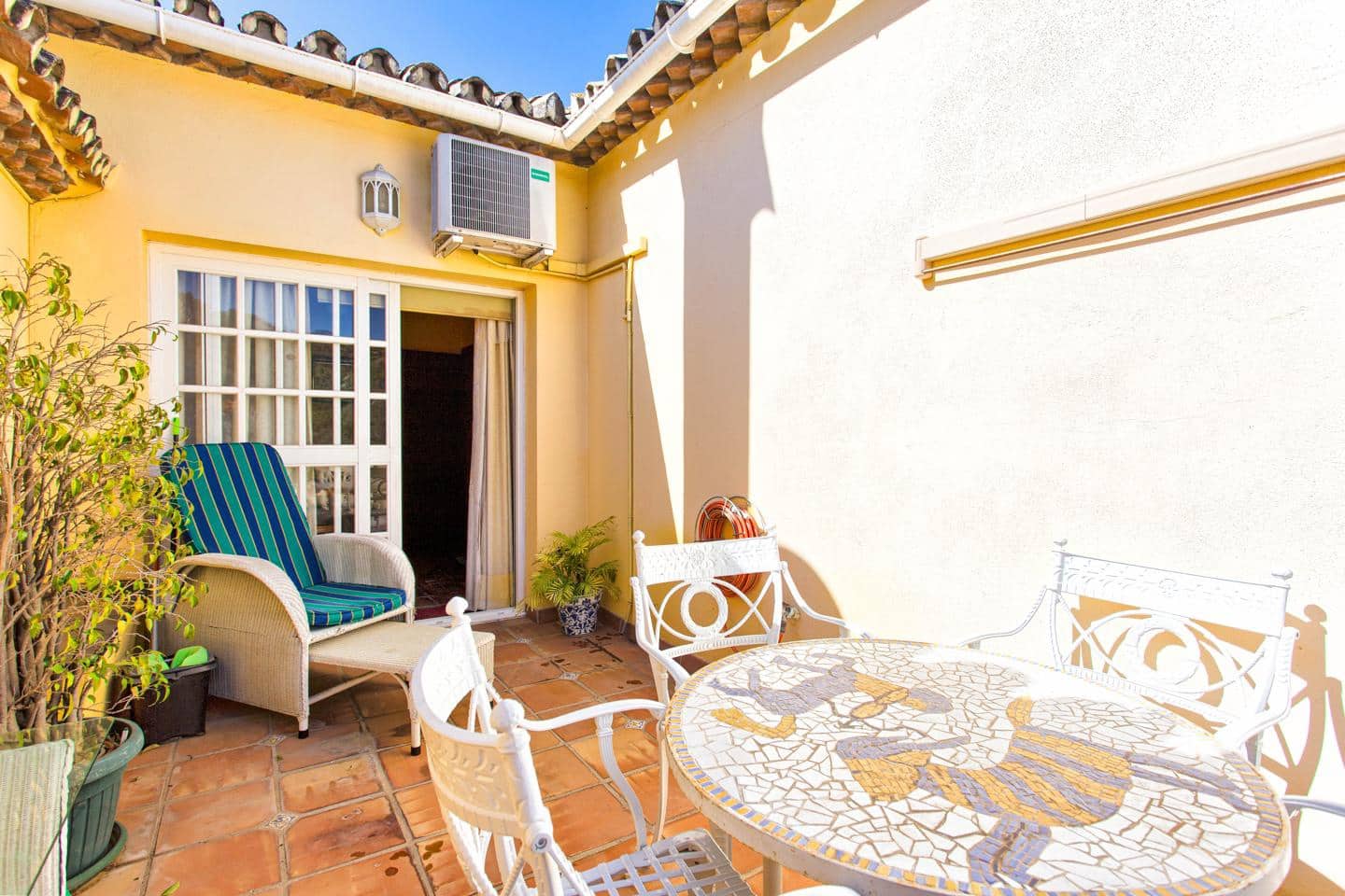 3 bedroom Villa for sale in Benahavis with garage - € 375,000 (Ref: 9444628)