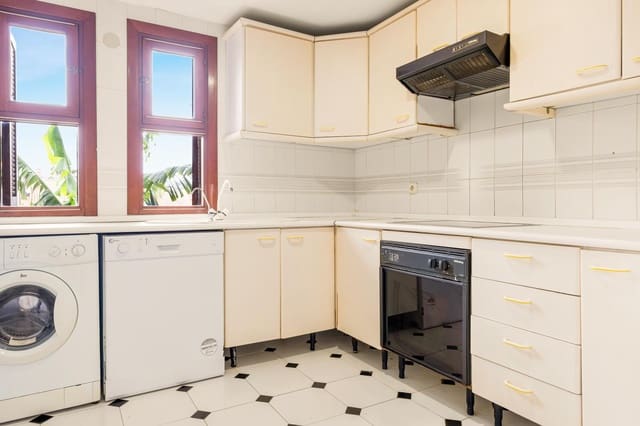 2 bedroom Villa for sale in Estepona with pool garage - € 495,000 (Ref: 9444820)