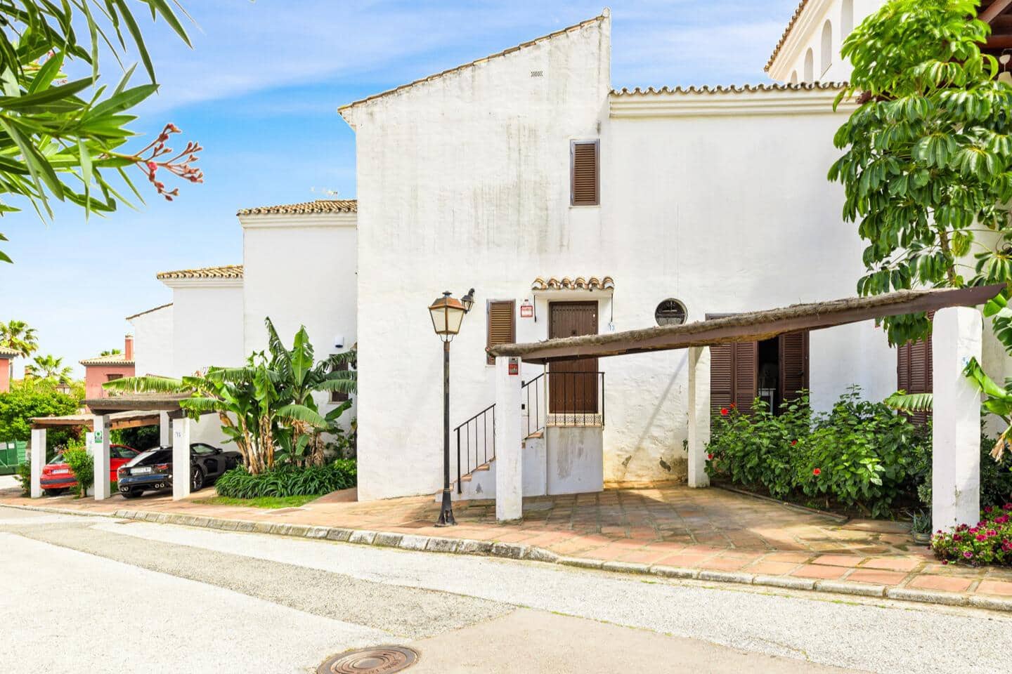 2 bedroom Villa for sale in Estepona with pool garage - € 495,000 (Ref: 9444820)