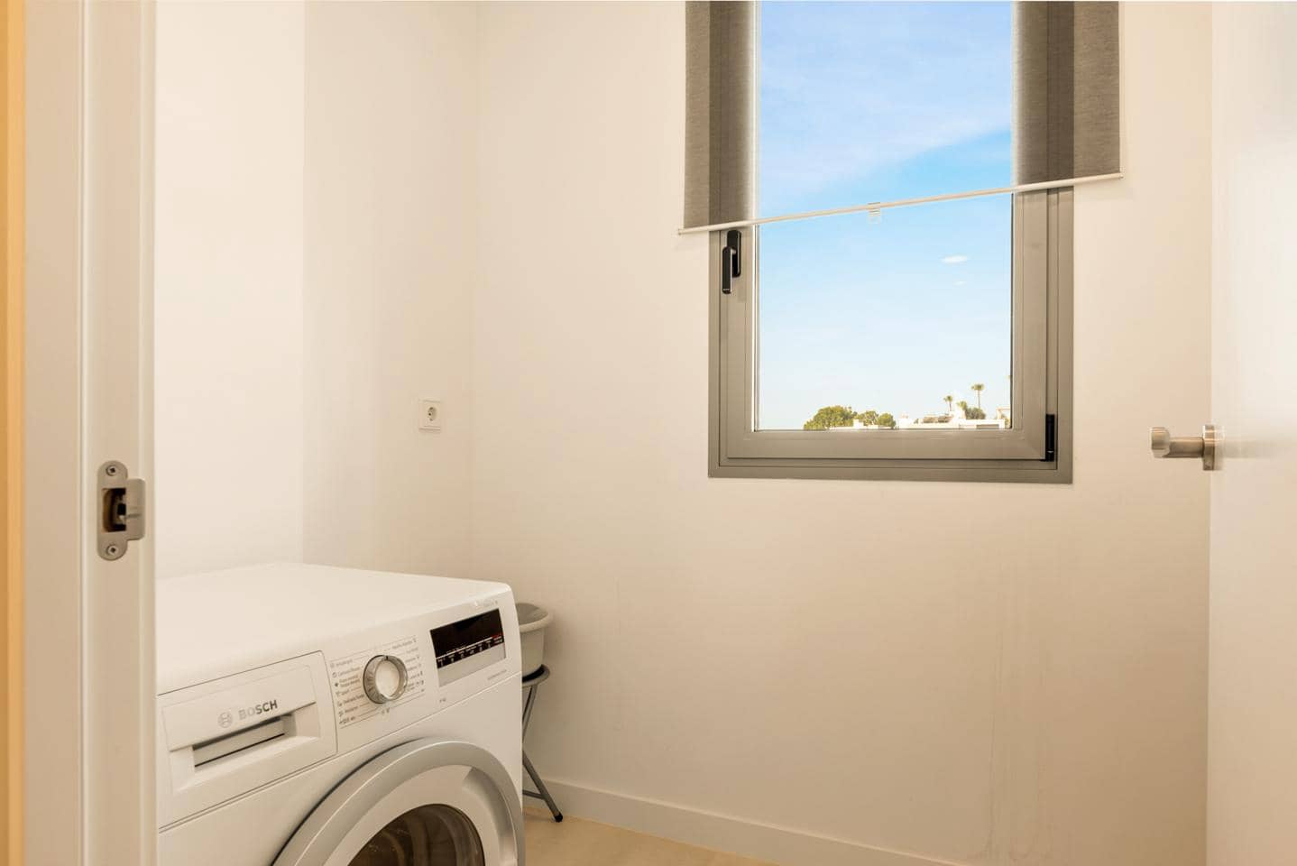 2 bedroom Flat for sale in Marbella with pool garage - € 495,000 (Ref: 9444821)