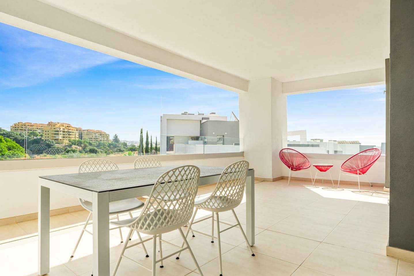 2 bedroom Flat for sale in Marbella with pool garage - € 495,000 (Ref: 9444821)