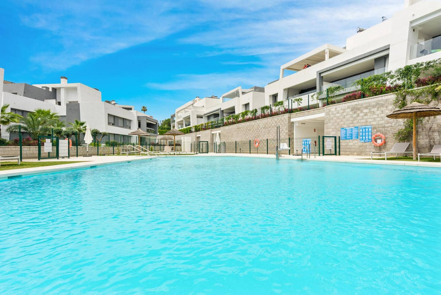 2 bedroom Flat for sale in Marbella with pool garage - € 495,000 (Ref: 9444821)