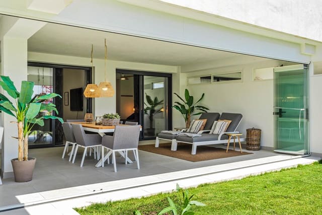 Piso de 2 habitaciones en Estepona Golf, Estepona en venta con piscina garaje - 495.000 € (Ref: 9444931)