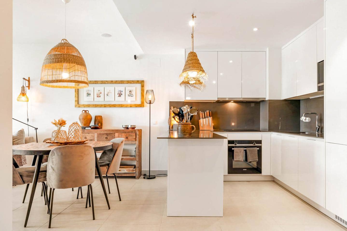 Piso de 2 habitaciones en Estepona en venta con piscina garaje - 495.000 € (Ref: 9444931)