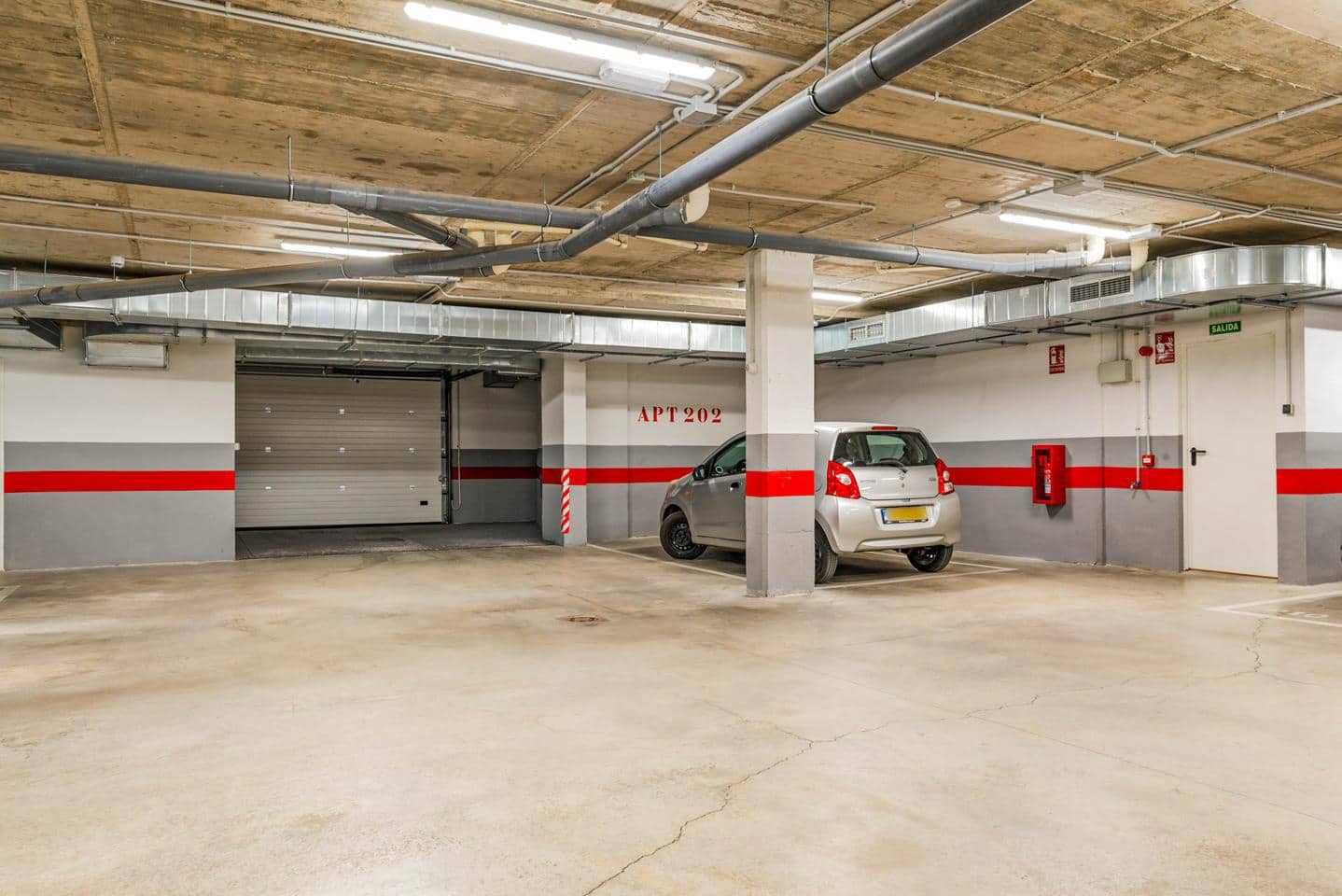 Piso de 2 habitaciones en Estepona en venta con piscina garaje - 495.000 € (Ref: 9444931)