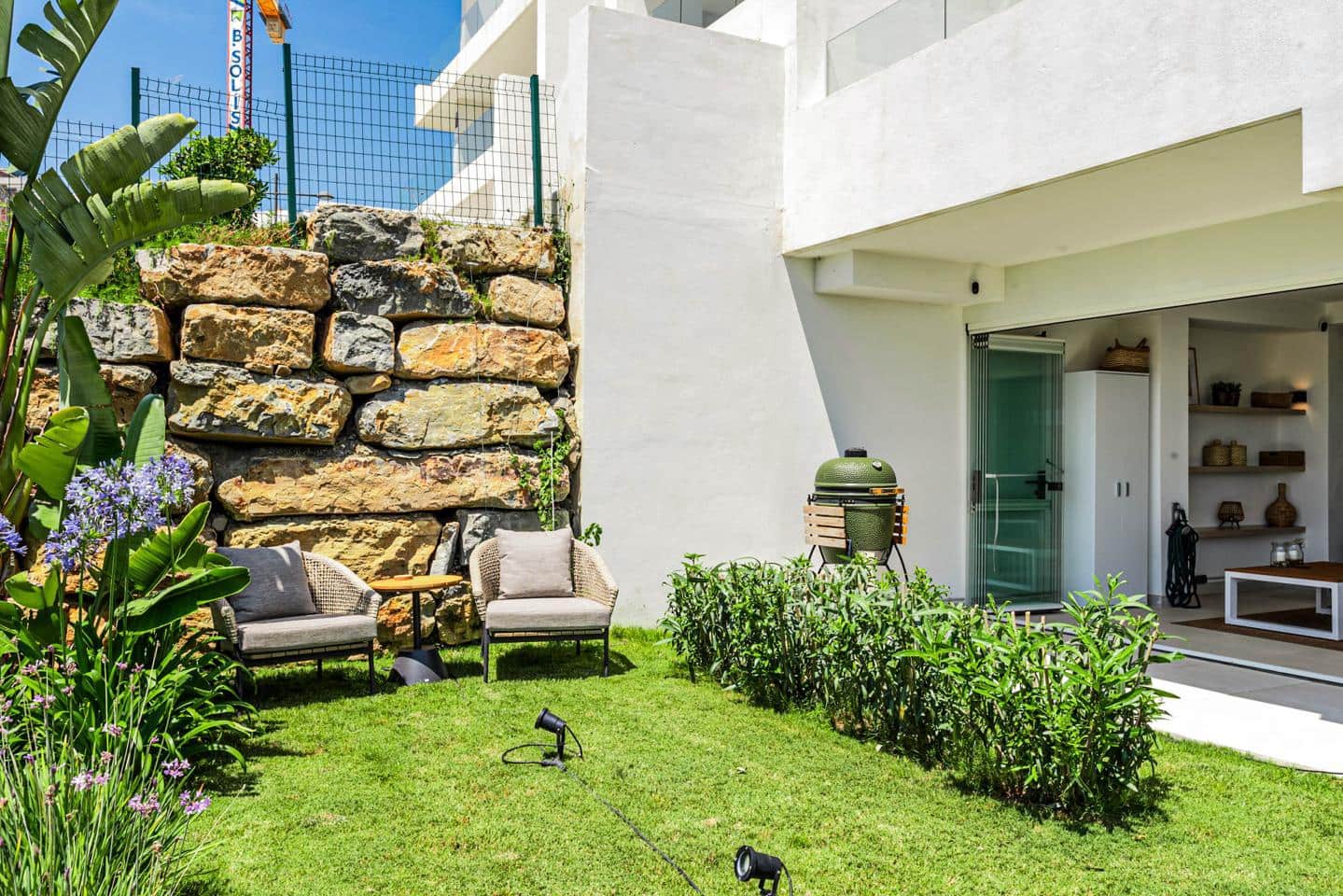 Piso de 2 habitaciones en Estepona en venta con piscina garaje - 495.000 € (Ref: 9444931)