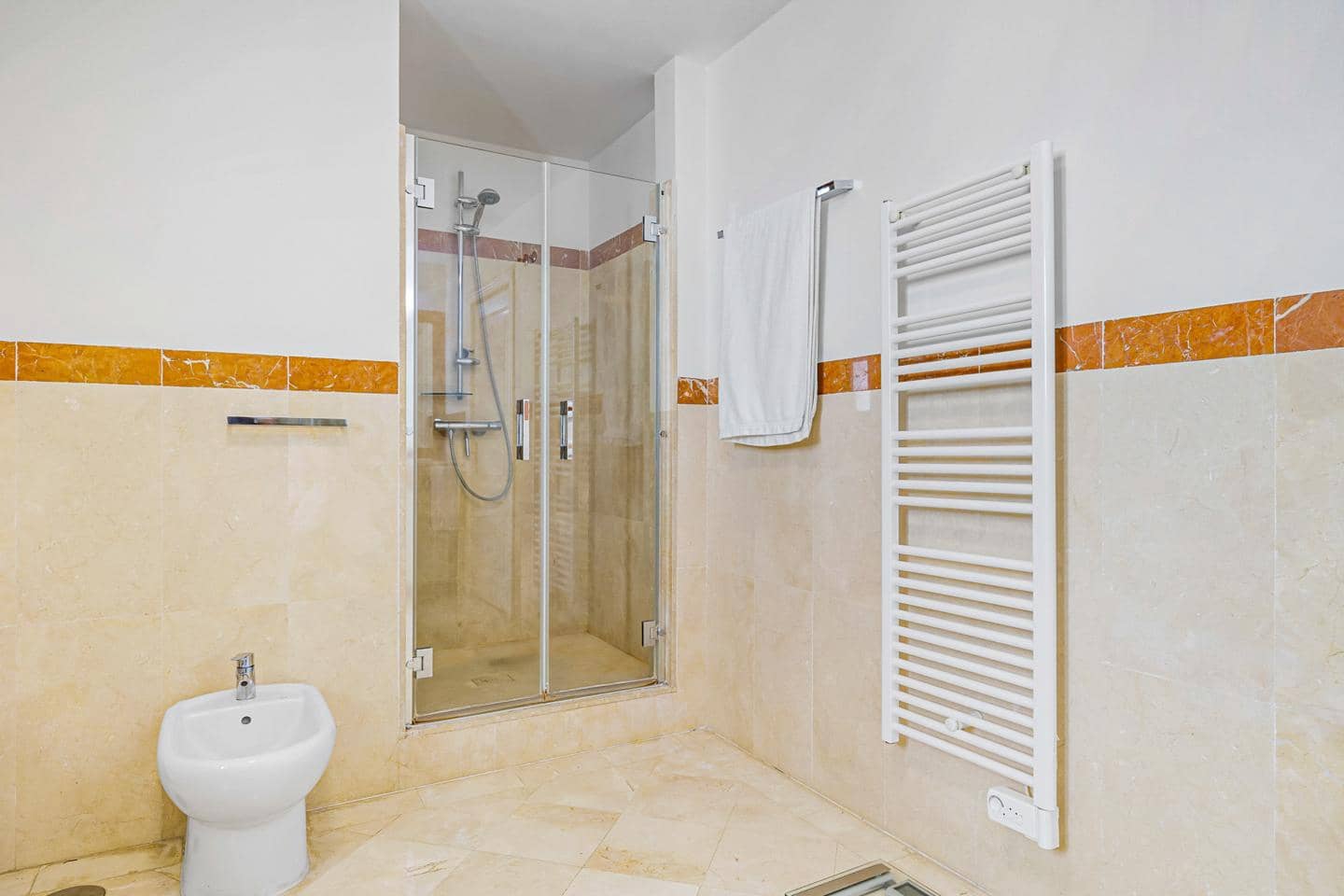 5 camera da letto Villa in vendita in Benahavis con piscina garage - 1.095.000 € (Rif: 9447347)