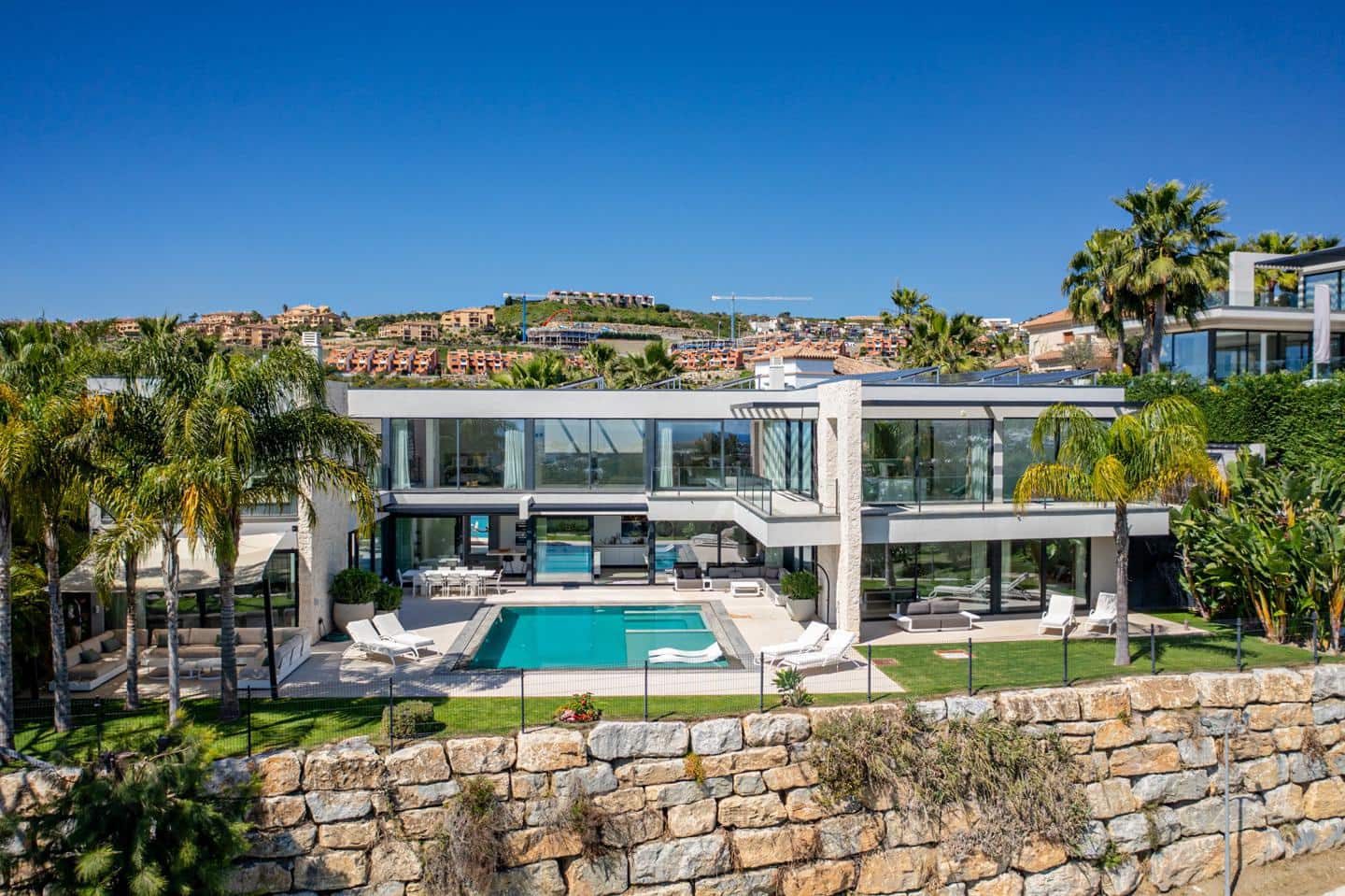 5 bedroom Villa for sale in Benahavis with pool garage - € 4,950,000 (Ref: 9447348)
