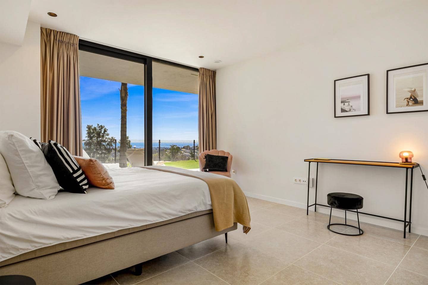 5 bedroom Villa for sale in Benahavis with pool garage - € 4,950,000 (Ref: 9447348)