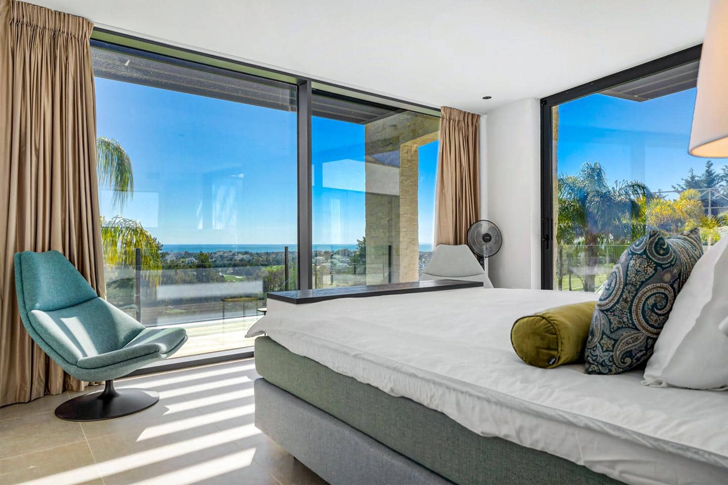 5 bedroom Villa for sale in Benahavis with pool garage - € 4,950,000 (Ref: 9447348)