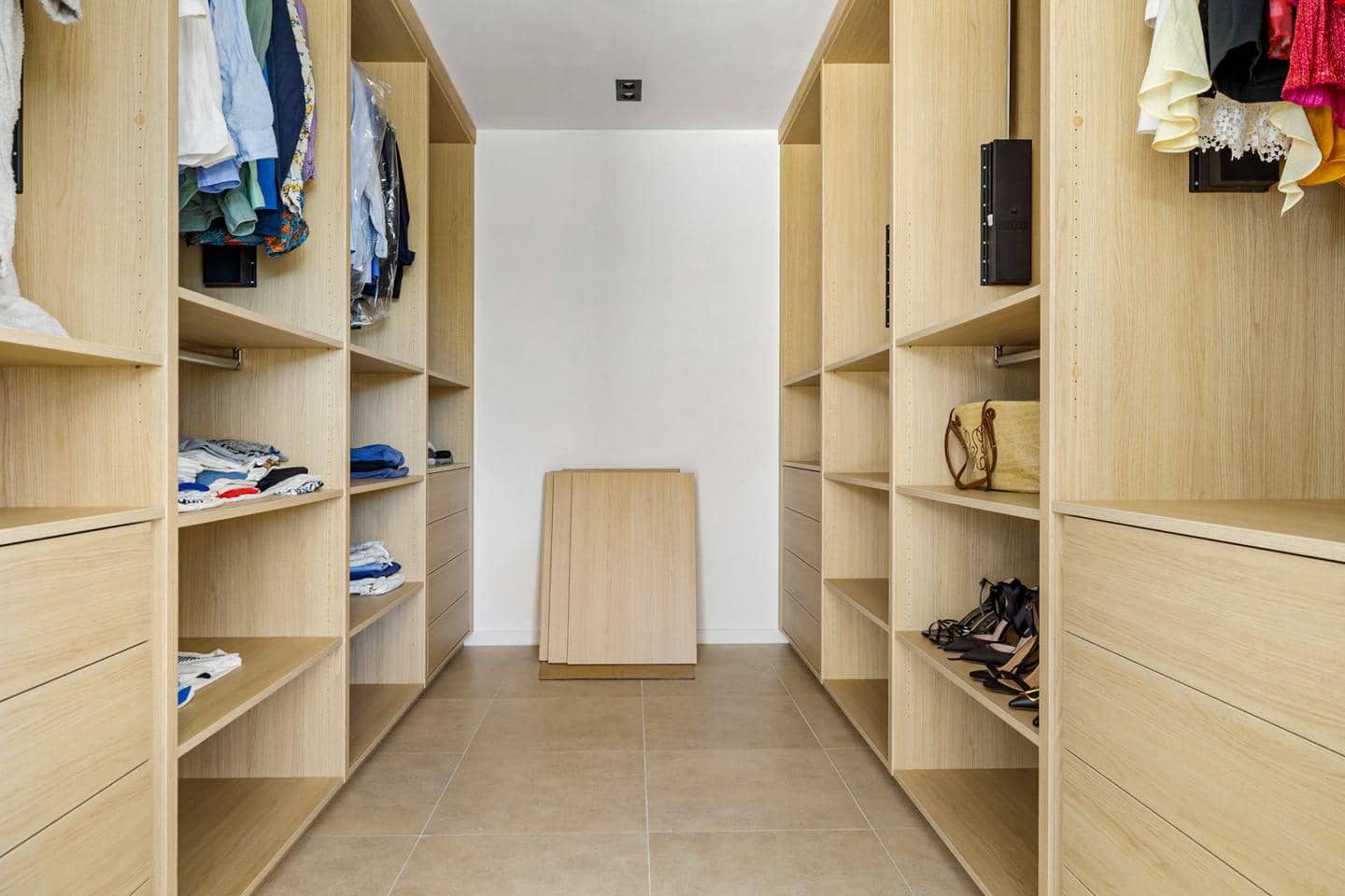 5 bedroom Villa for sale in Benahavis with pool garage - € 4,950,000 (Ref: 9447348)