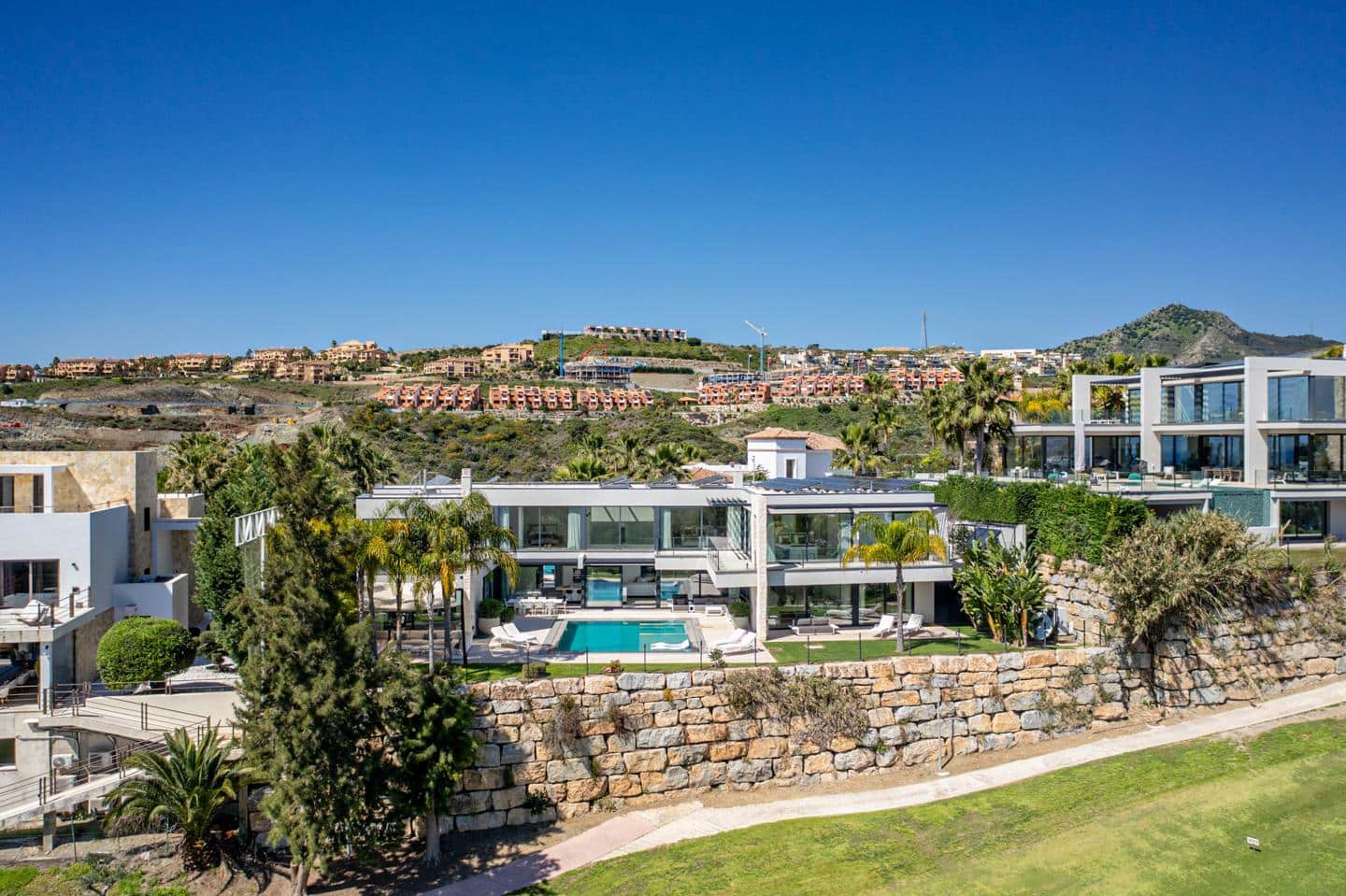 5 bedroom Villa for sale in Benahavis with pool garage - € 4,950,000 (Ref: 9447348)
