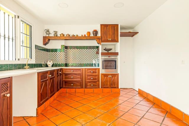 Chalet de 4 habitaciones en Guadalmina Alta, Marbella en venta con piscina garaje - 949.000 € (Ref: 9447349)