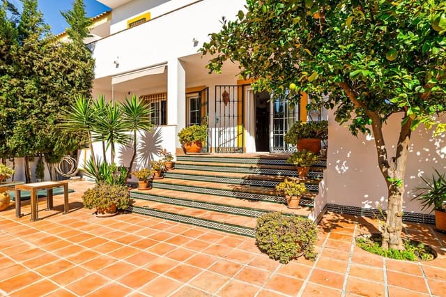 Chalet de 4 habitaciones en Guadalmina Alta, Marbella en venta con piscina garaje - 949.000 € (Ref: 9447349)