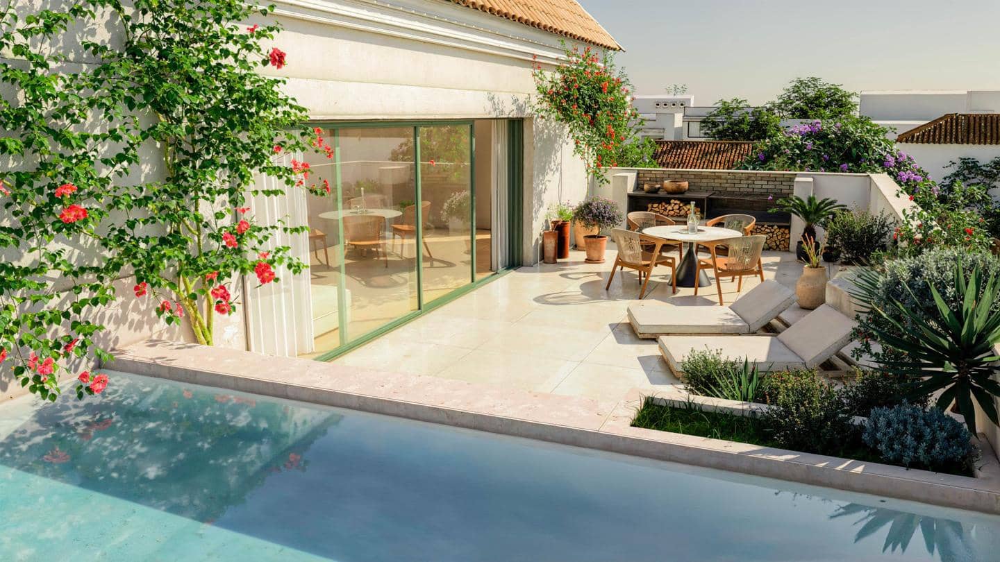 3 bedroom Flat for sale in Estepona with garage - € 894,500 (Ref: 9448496)