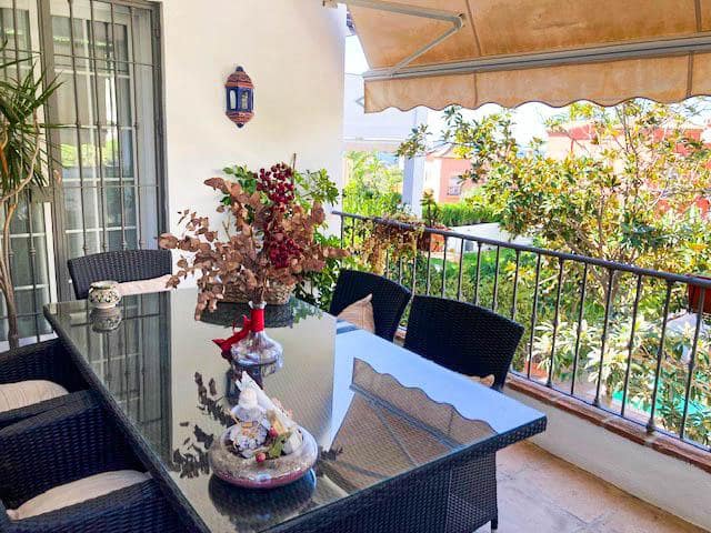 4 Zimmer Villa zu verkaufen in Marbella mit Pool Garage - 1.200.000 € (Ref: 9453454)