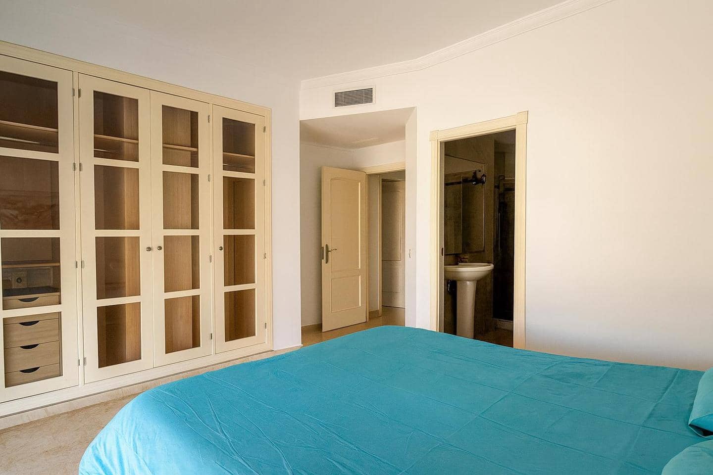 3 Zimmer Wohnung zu verkaufen in Sotogrande mit Pool Garage - 450.000 € (Ref: 9464942)