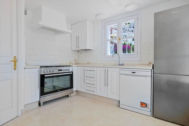 3 bedroom Villa for sale in La Quinta, Benahavís - € 550,000 (Ref: 9475688)