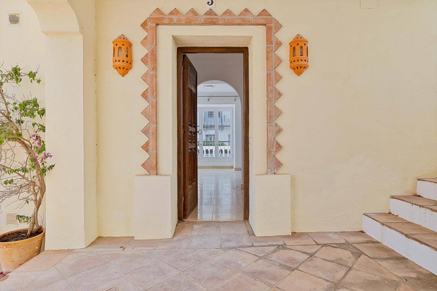 3 bedroom Villa for sale in Benahavis - € 550,000 (Ref: 9475688)