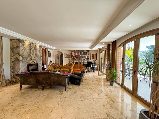 Chalet de 4 habitaciones en Sierra Blanca, Marbella en venta con piscina garaje - 2.690.000 € (Ref: 9475713)