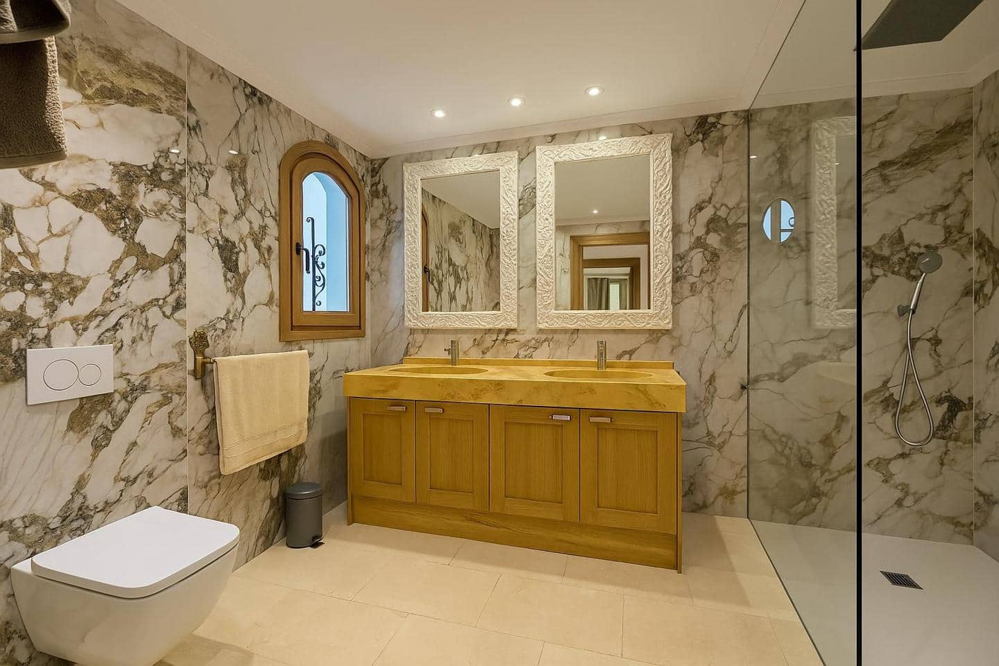 Chalet de 4 habitaciones en Marbella en venta con piscina garaje - 2.690.000 € (Ref: 9475713)