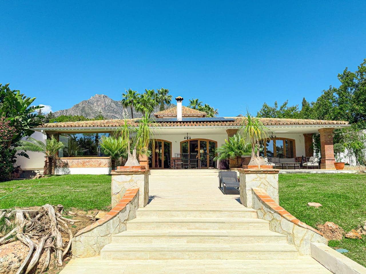 Chalet de 4 habitaciones en Marbella en venta con piscina garaje - 2.690.000 € (Ref: 9475713)