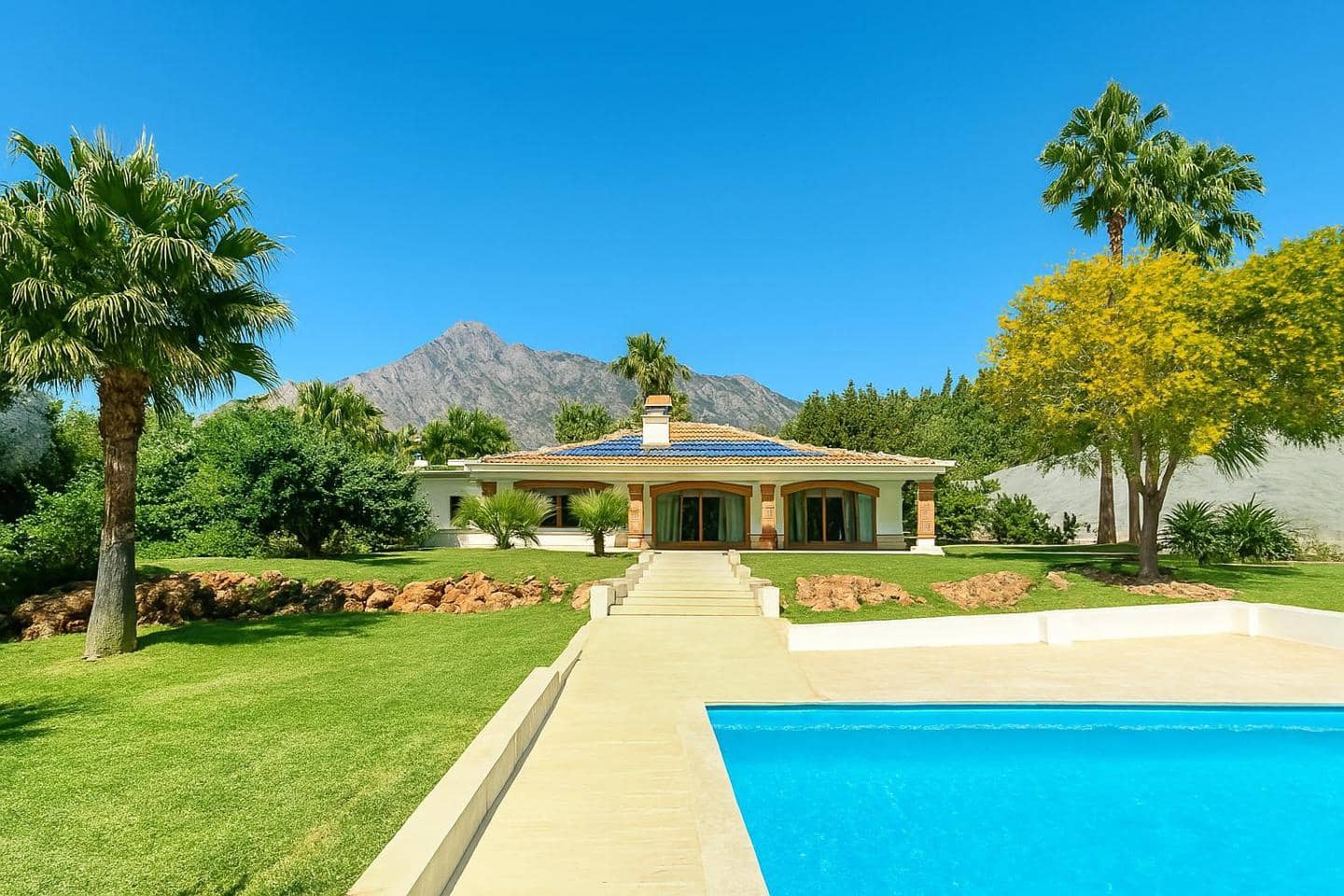 Chalet de 4 habitaciones en Marbella en venta con piscina garaje - 2.690.000 € (Ref: 9475713)