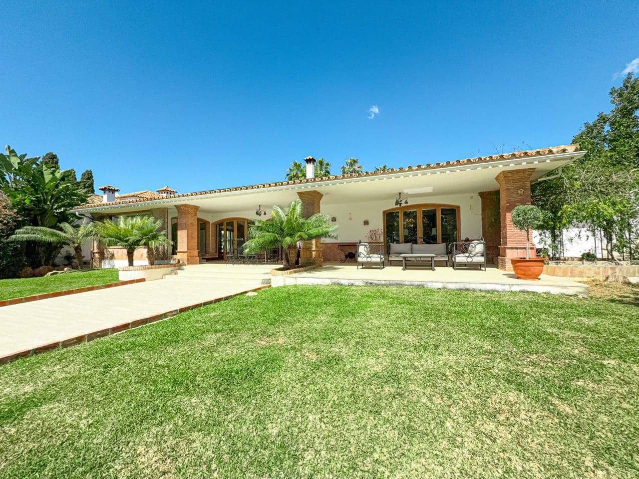 Chalet de 4 habitaciones en Marbella en venta con piscina garaje - 2.690.000 € (Ref: 9475713)