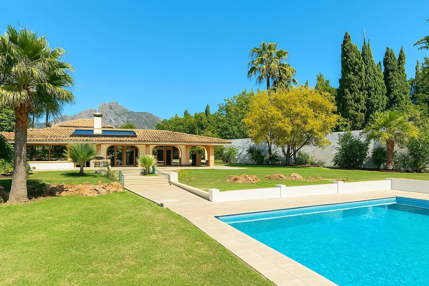 Chalet de 4 habitaciones en Marbella en venta con piscina garaje - 2.690.000 € (Ref: 9475713)