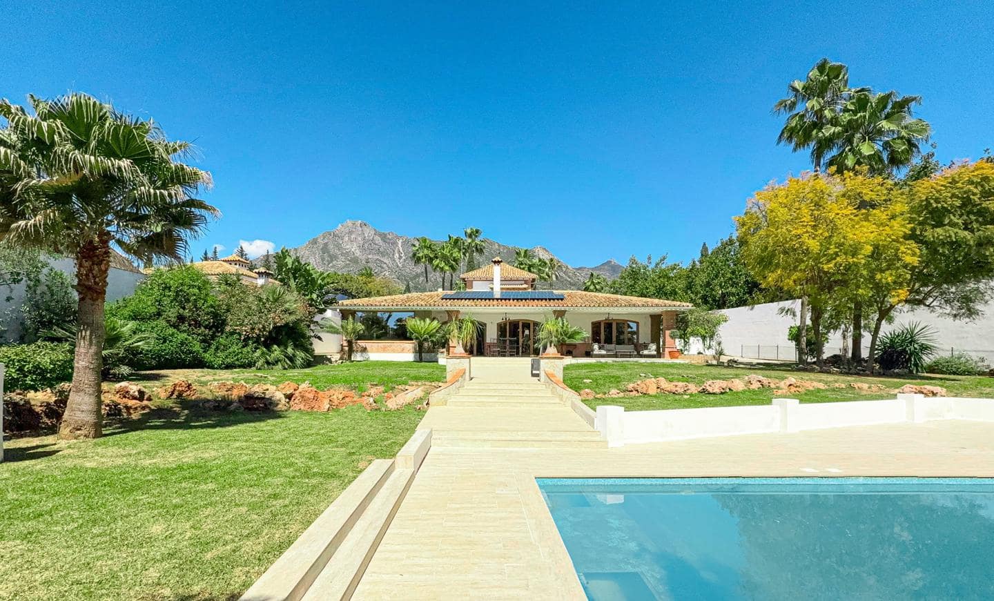 Chalet de 4 habitaciones en Marbella en venta con piscina garaje - 2.690.000 € (Ref: 9475713)