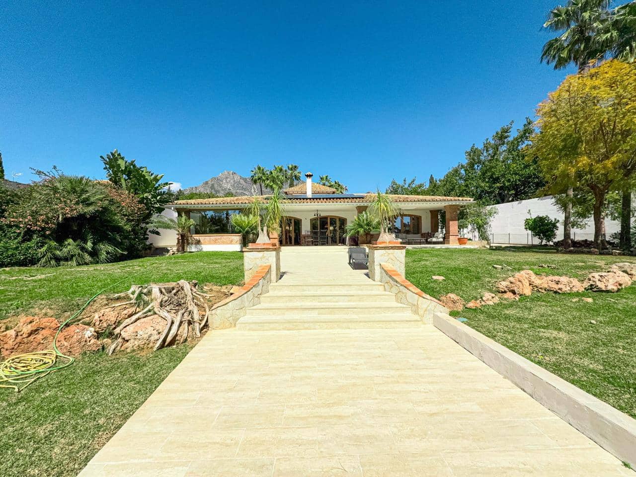 Chalet de 4 habitaciones en Marbella en venta con piscina garaje - 2.690.000 € (Ref: 9475713)