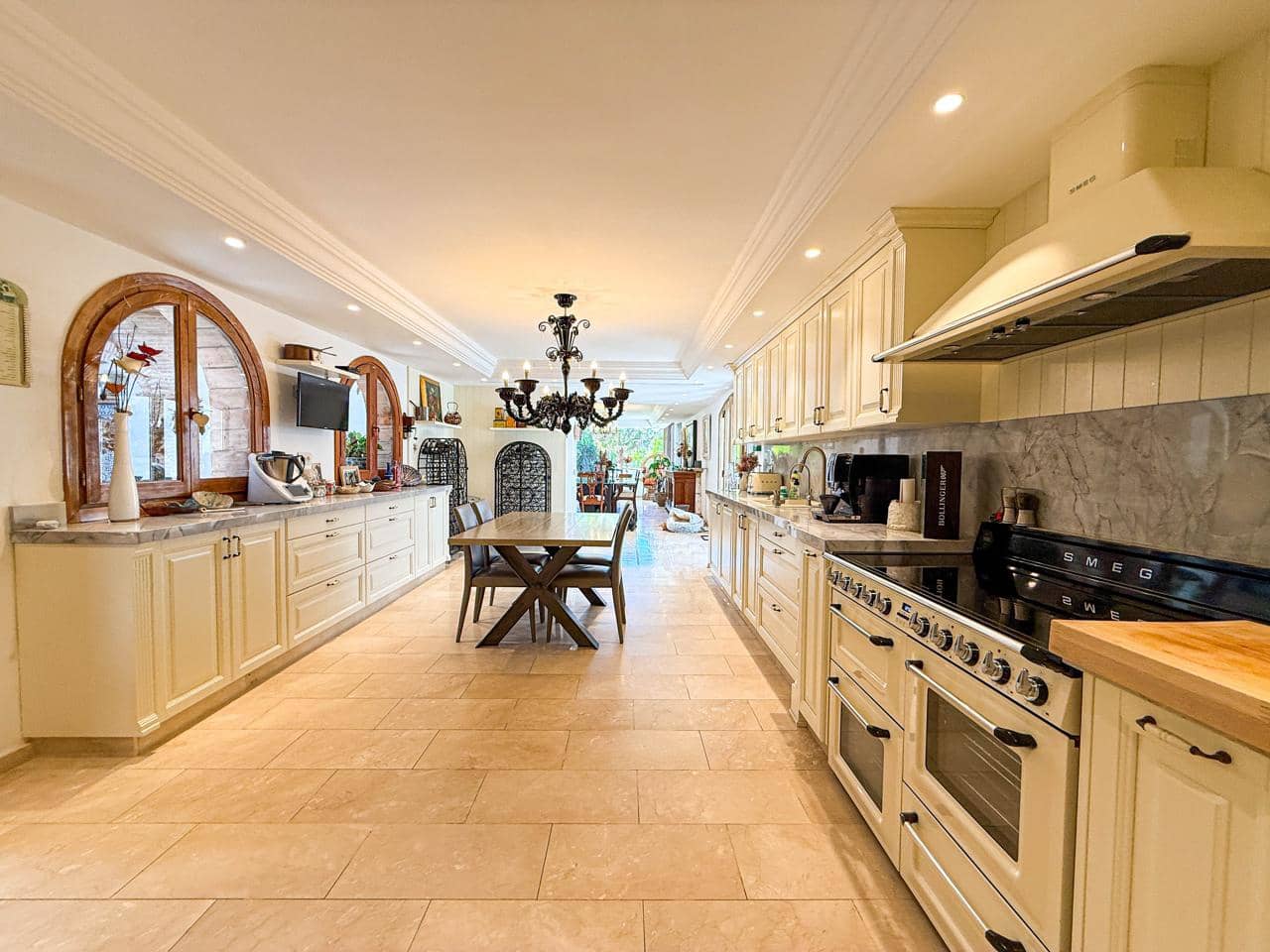 Chalet de 4 habitaciones en Marbella en venta con piscina garaje - 2.690.000 € (Ref: 9475713)