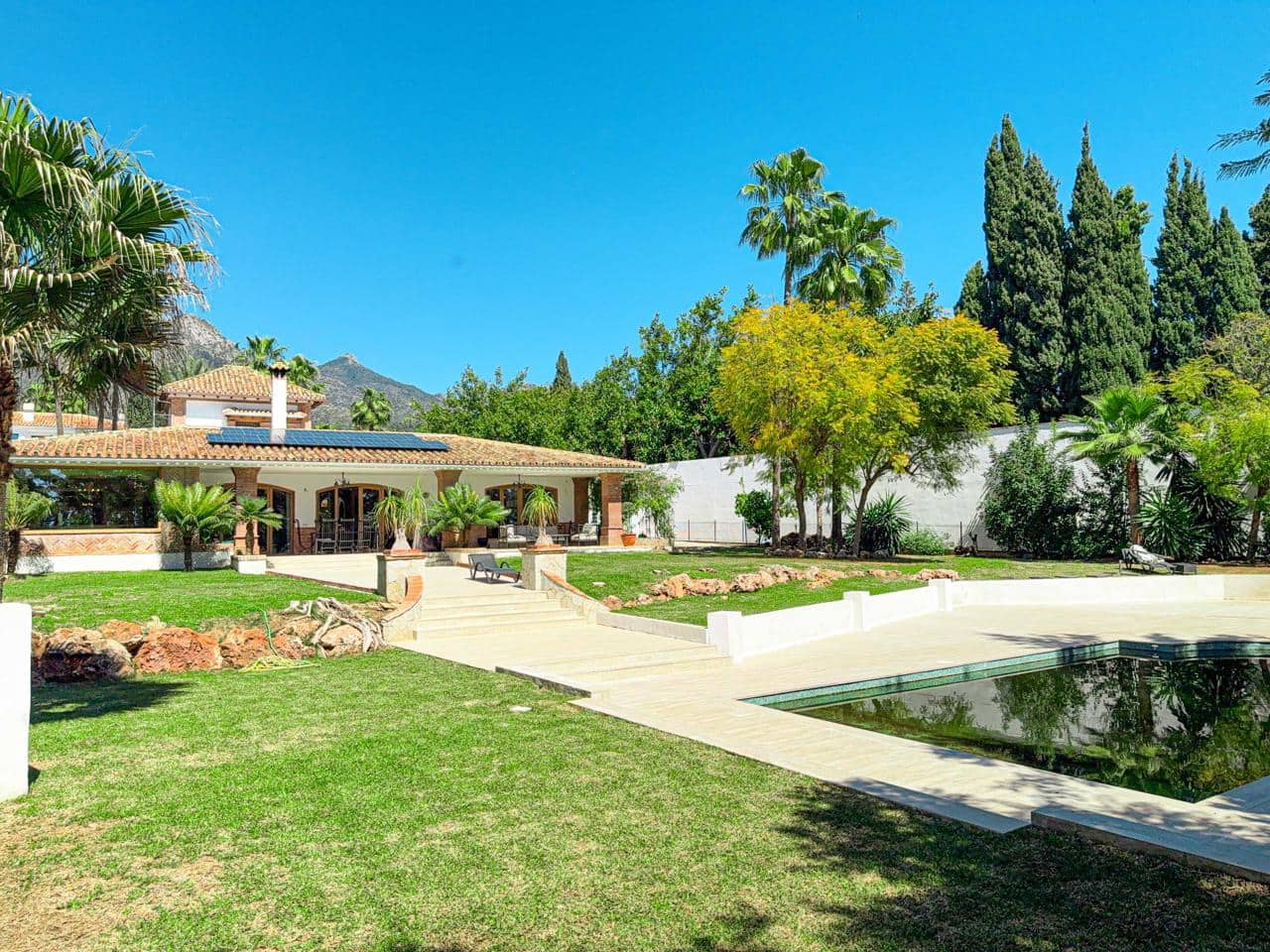 Chalet de 4 habitaciones en Marbella en venta con piscina garaje - 2.690.000 € (Ref: 9475713)