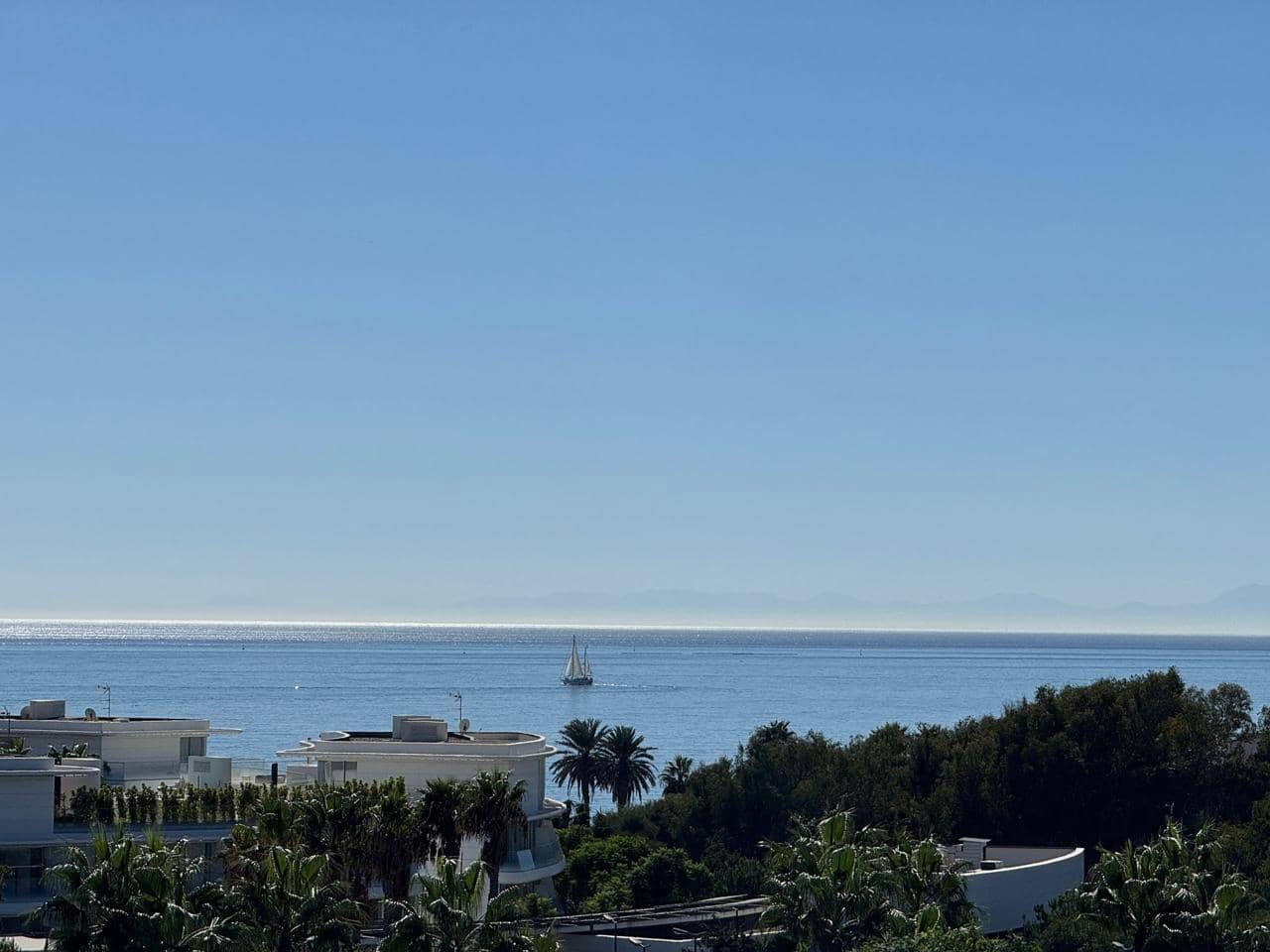 3 soverom Leilighet til salgs i Estepona med svømmebasseng garasje - € 1 100 000 (Ref: 9475755)