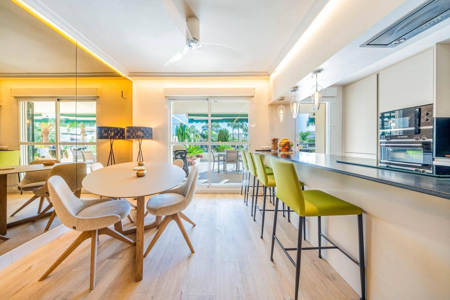 2 bedroom Flat for sale in Marbella with pool garage - € 689,000 (Ref: 9493888)