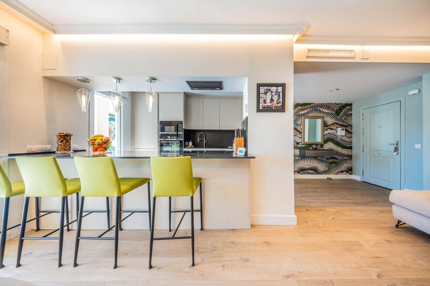 2 bedroom Flat for sale in Marbella with pool garage - € 689,000 (Ref: 9493888)