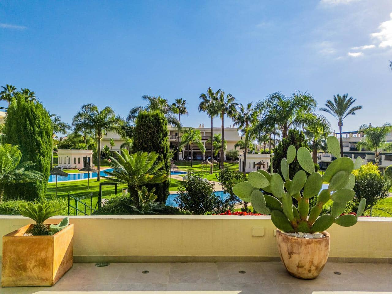 2 bedroom Flat for sale in Marbella with pool garage - € 689,000 (Ref: 9493888)