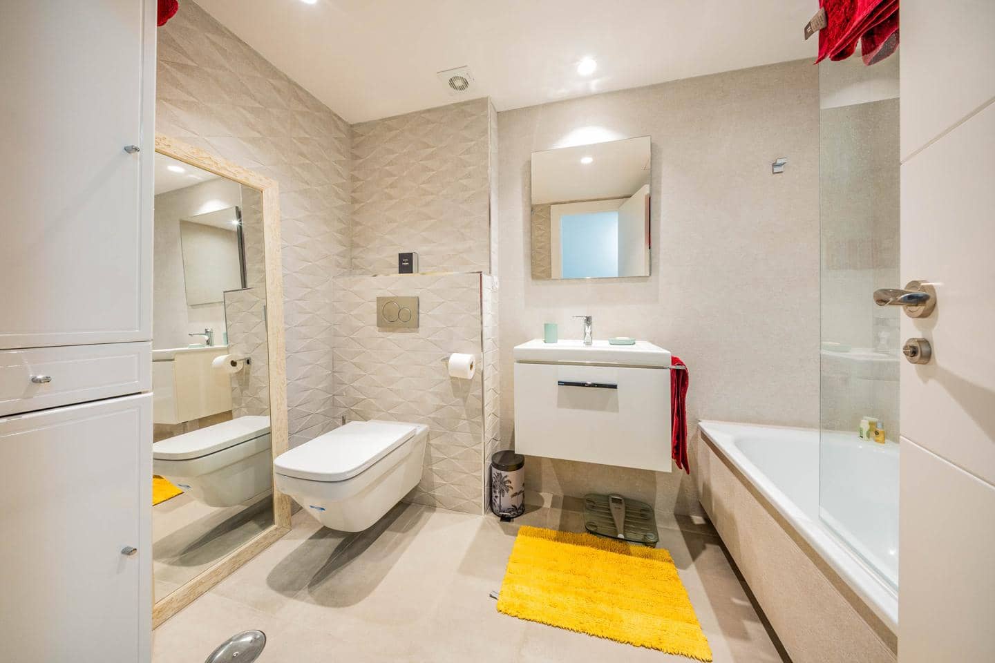 2 bedroom Flat for sale in Marbella with pool garage - € 689,000 (Ref: 9493888)