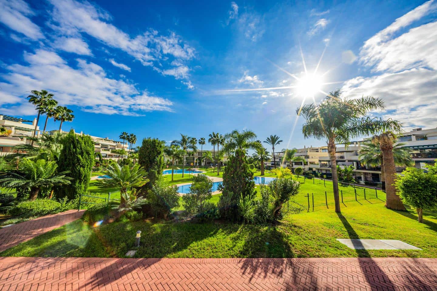 2 bedroom Flat for sale in Marbella with pool garage - € 689,000 (Ref: 9493888)