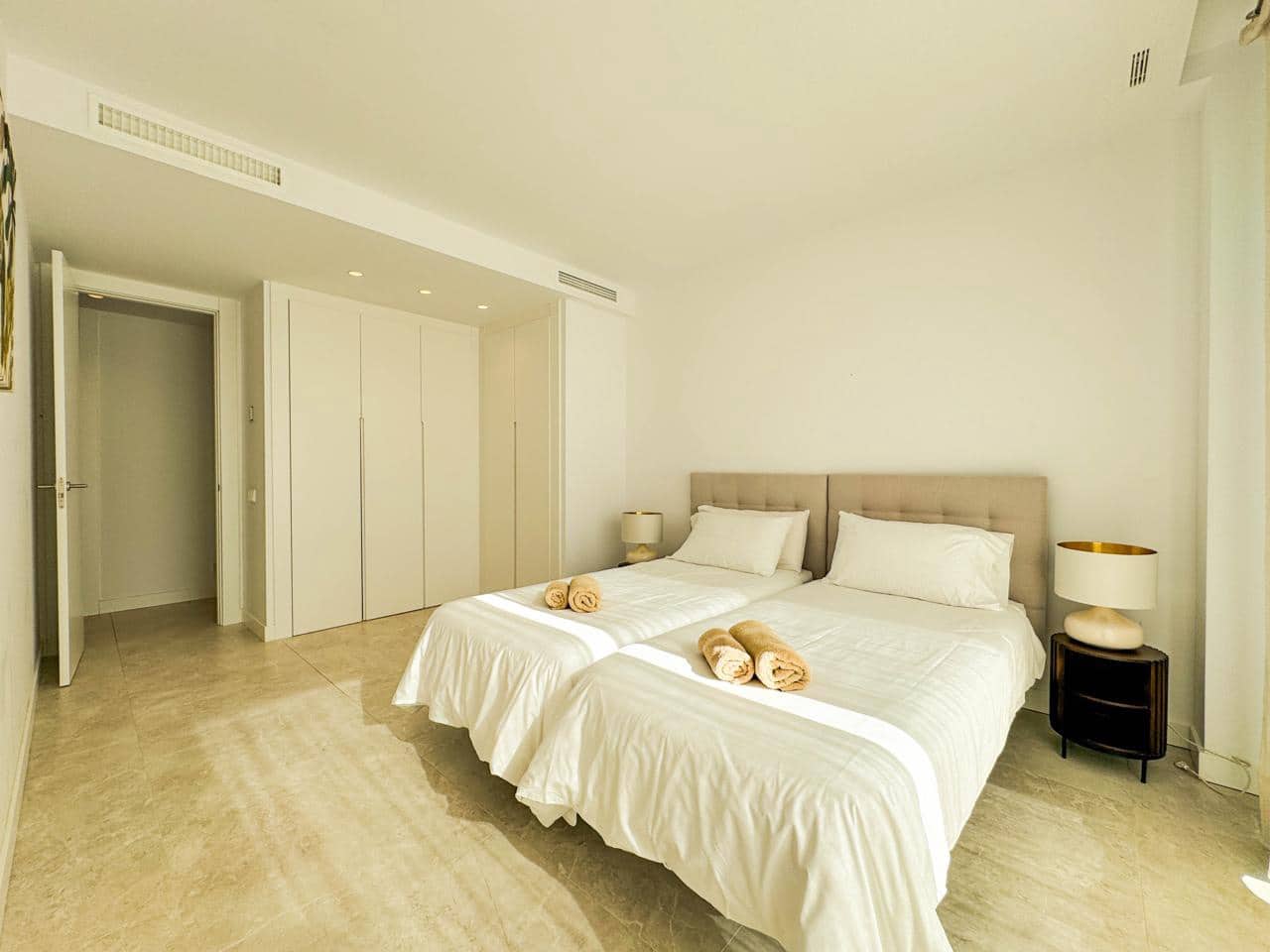 3 bedroom Flat for sale in Marbella with pool garage - € 1,550,000 (Ref: 9496389)