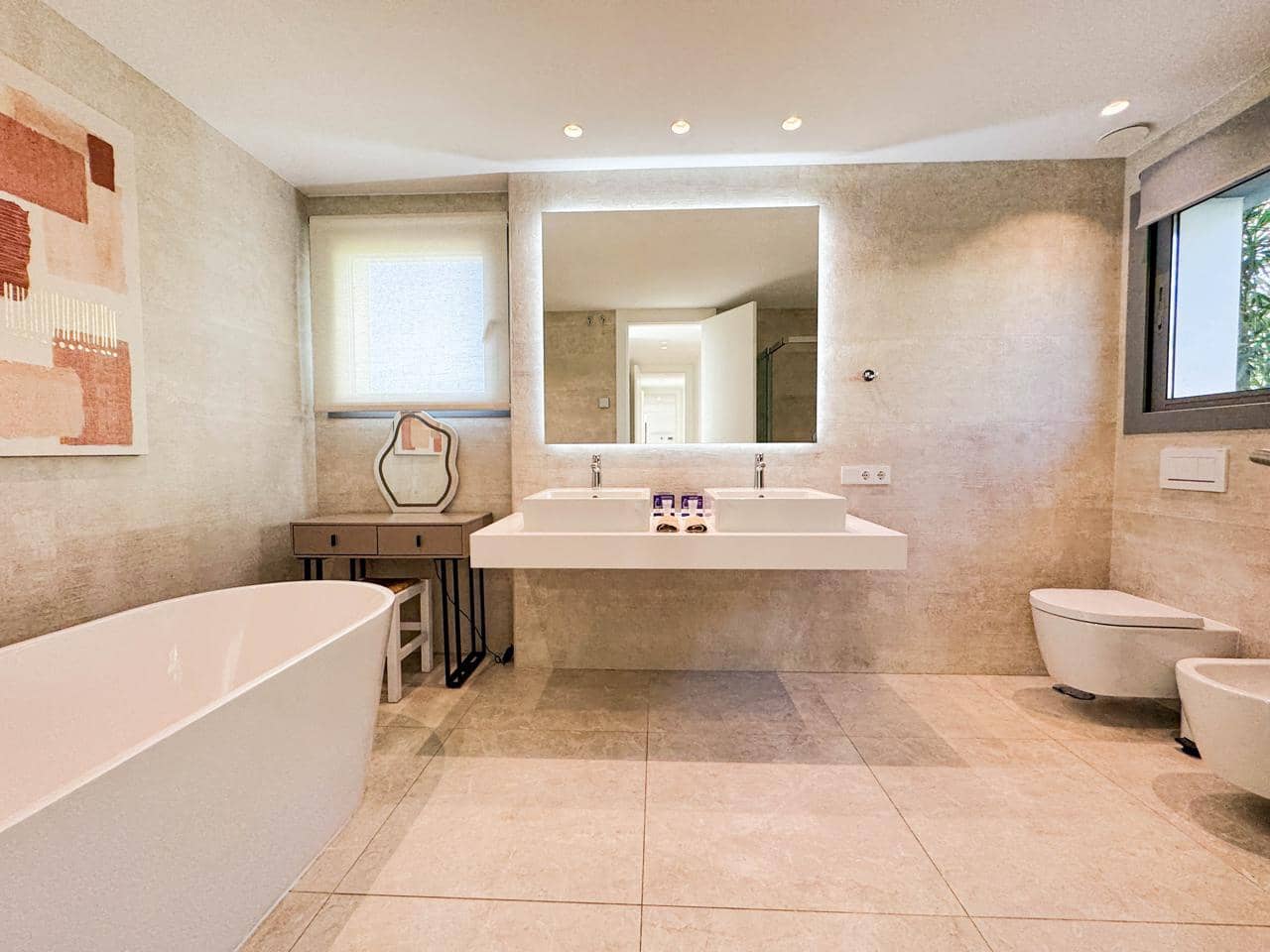 3 bedroom Flat for sale in Marbella with pool garage - € 1,550,000 (Ref: 9496389)