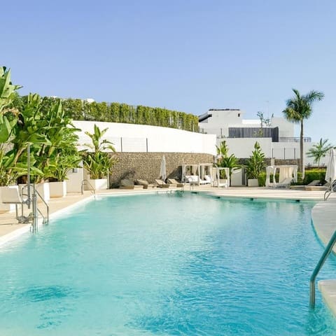 3 bedroom Flat for sale in Bahía de Marbella, Marbella with pool garage - € 1,550,000 (Ref: 9496389)