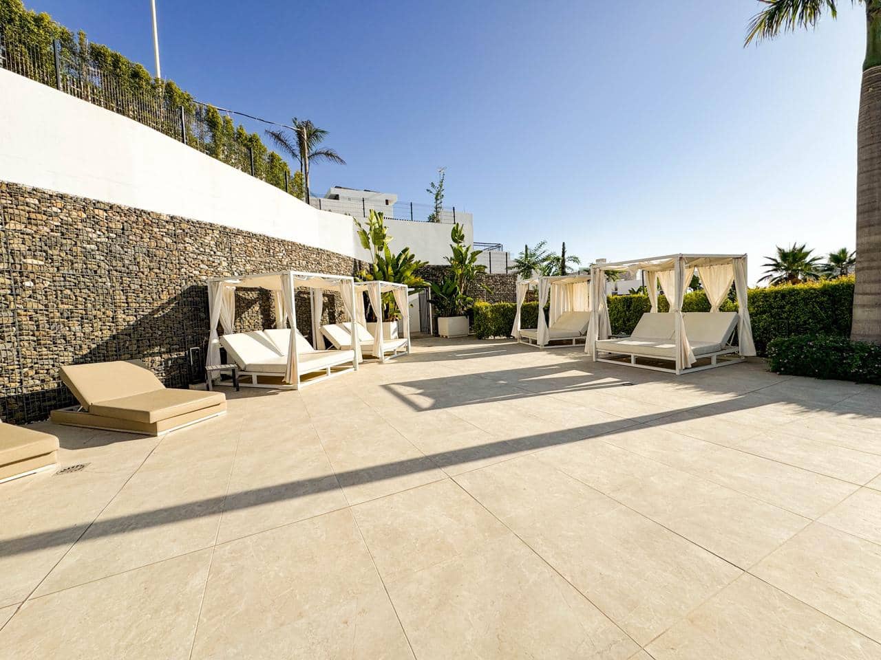 3 bedroom Flat for sale in Marbella with pool garage - € 1,550,000 (Ref: 9496389)
