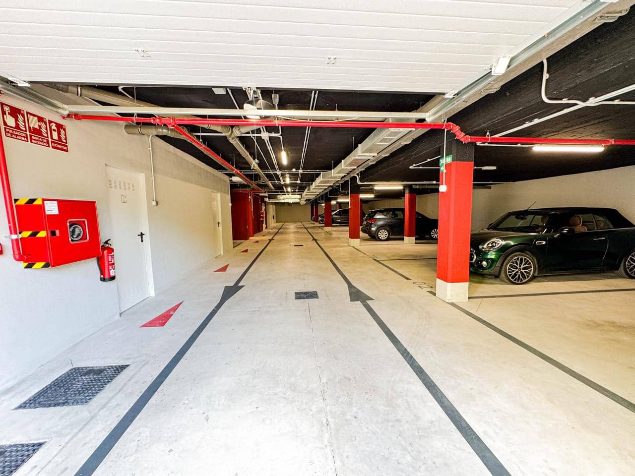 3 bedroom Flat for sale in Marbella with pool garage - € 1,550,000 (Ref: 9496389)