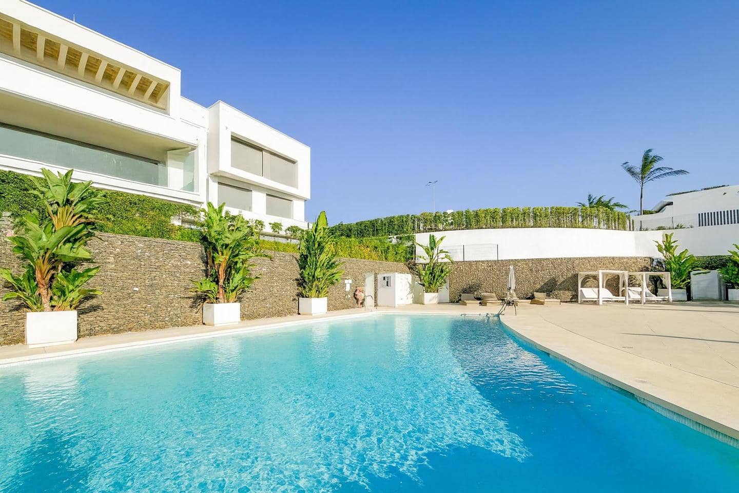 3 bedroom Flat for sale in Marbella with pool garage - € 1,550,000 (Ref: 9496389)