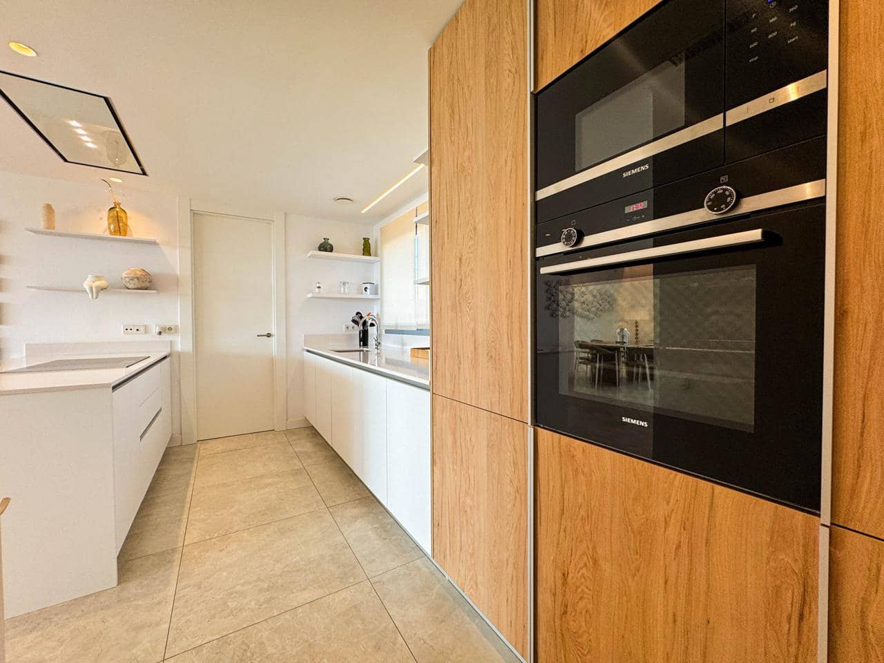 3 bedroom Flat for sale in Marbella with pool garage - € 1,550,000 (Ref: 9496389)