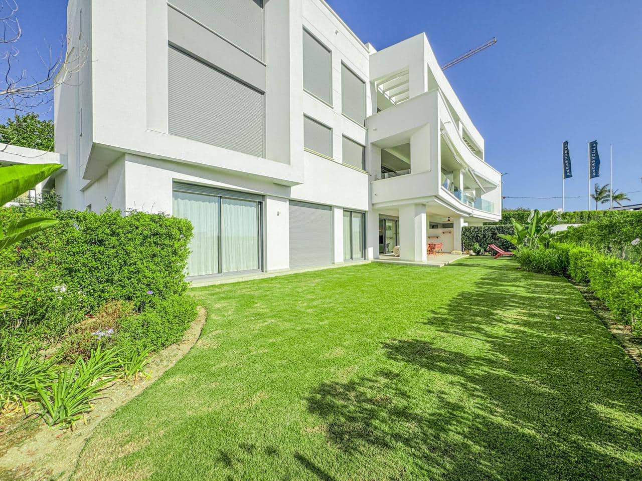 3 bedroom Flat for sale in Marbella with pool garage - € 1,550,000 (Ref: 9496389)