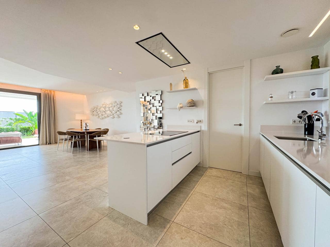 3 bedroom Flat for sale in Marbella with pool garage - € 1,550,000 (Ref: 9496389)