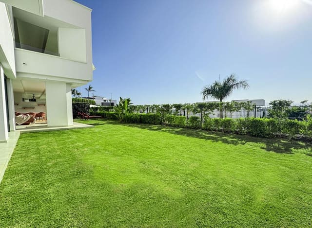 3 bedroom Flat for sale in Bahía de Marbella, Marbella with pool garage - € 1,550,000 (Ref: 9496389)