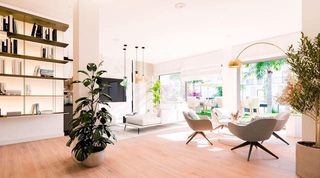 Piso de 2 habitaciones en Centro, Estepona en venta con piscina garaje - 689.000 € (Ref: 9500697)